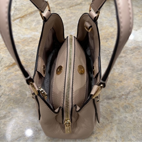 MICHAEL KORS MK Arlo Small Pebbled Leather Crossbody Shoulder Bag Blush Beige - Picture 3 of 10